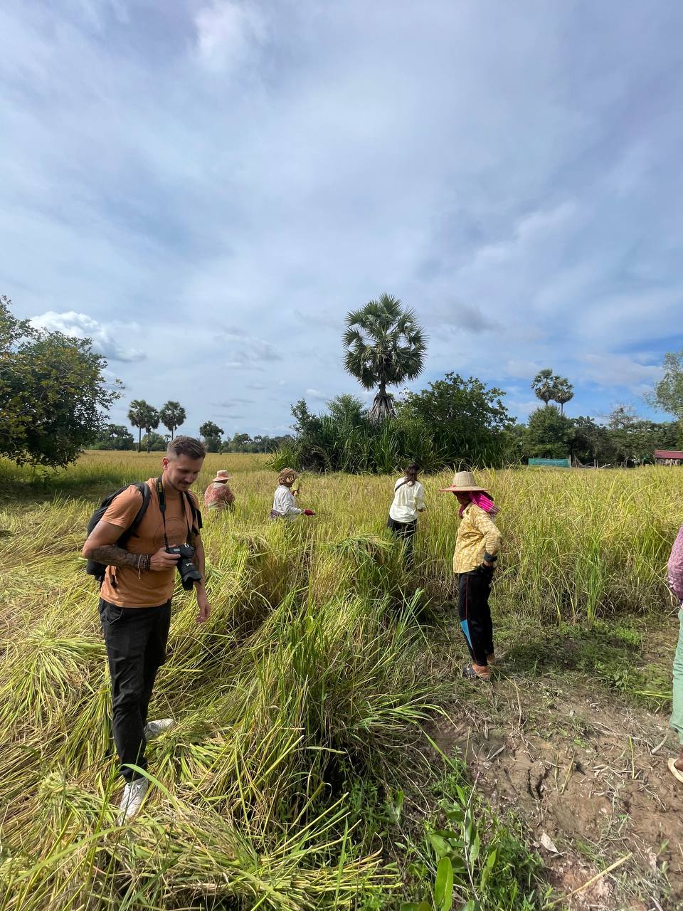 Jour : Grand Circuit d'Angkor, Banteay Srei, Village de Preh Dak, Gâteaux et Cochon Rôti chez l'Habitant