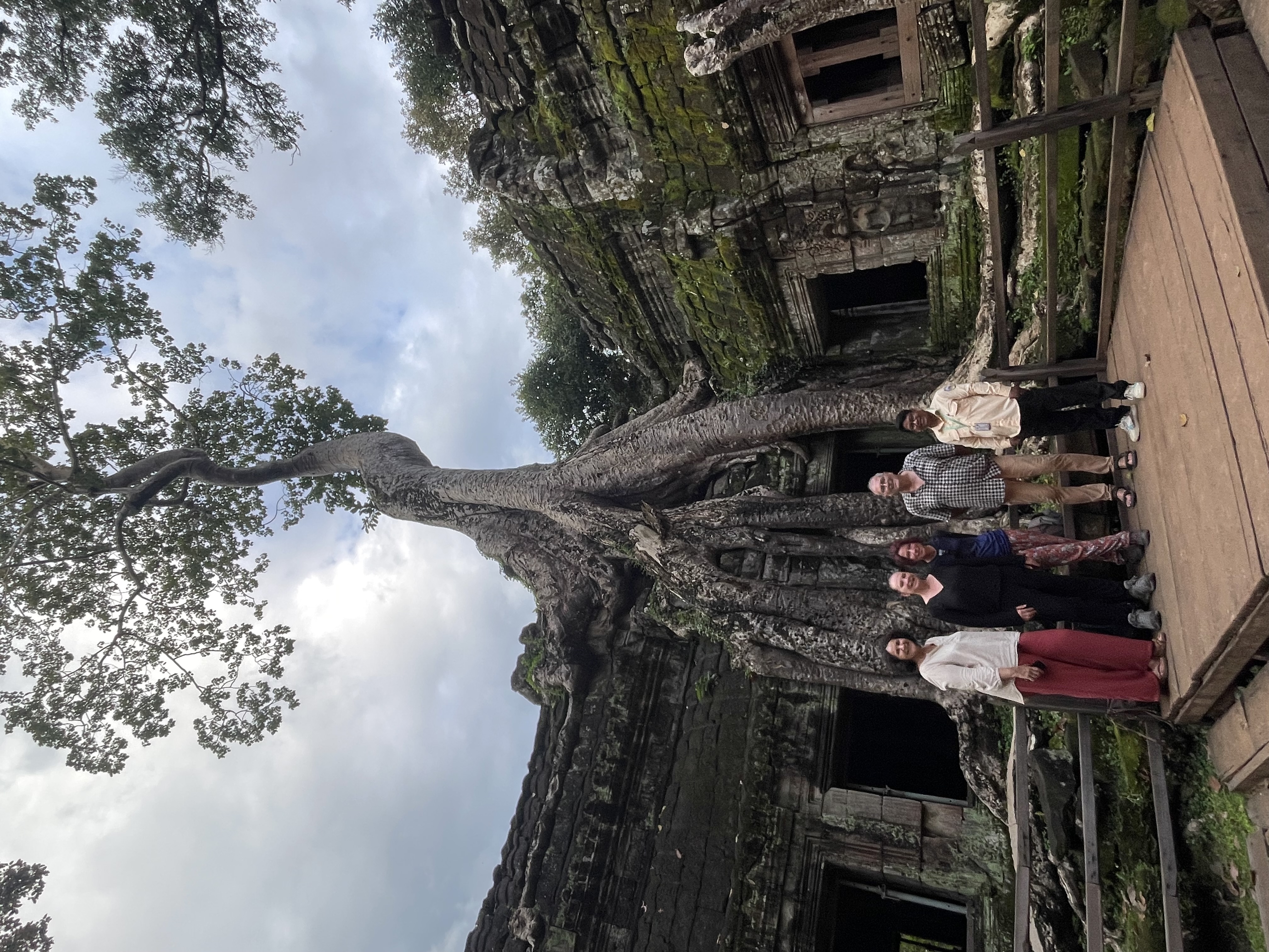 PATAGE EN GROUP ANGKOR THOM-ANGKOR WAT-TAPROM